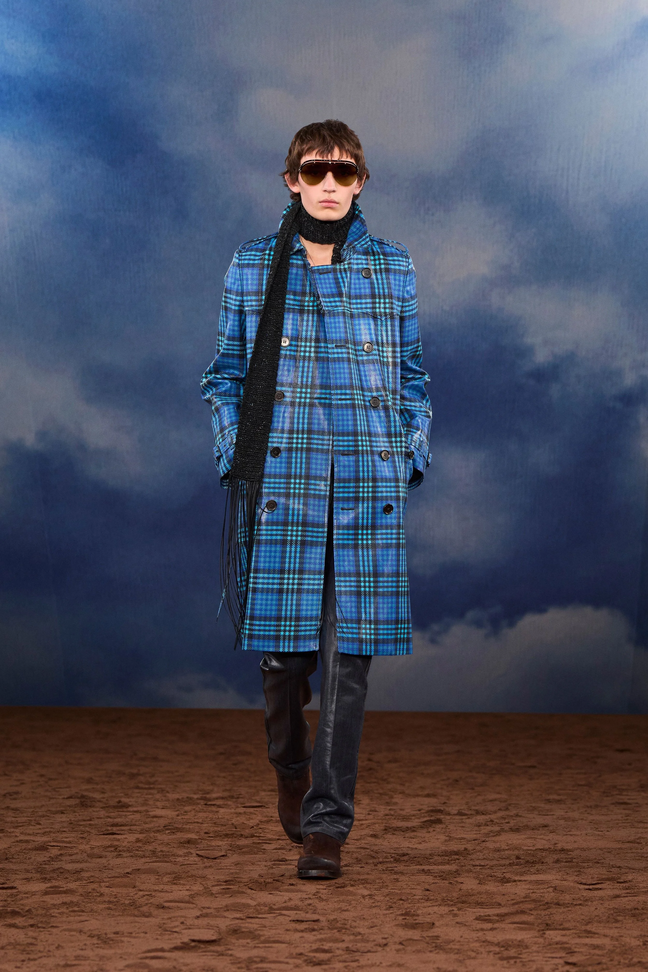 BURBERRY SPRING 2026 - SHOW REPORT - BEHIND THE BLINDS —